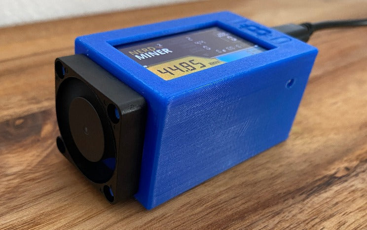 NerdMiner V2 - mit Gehäuse von Makerversum