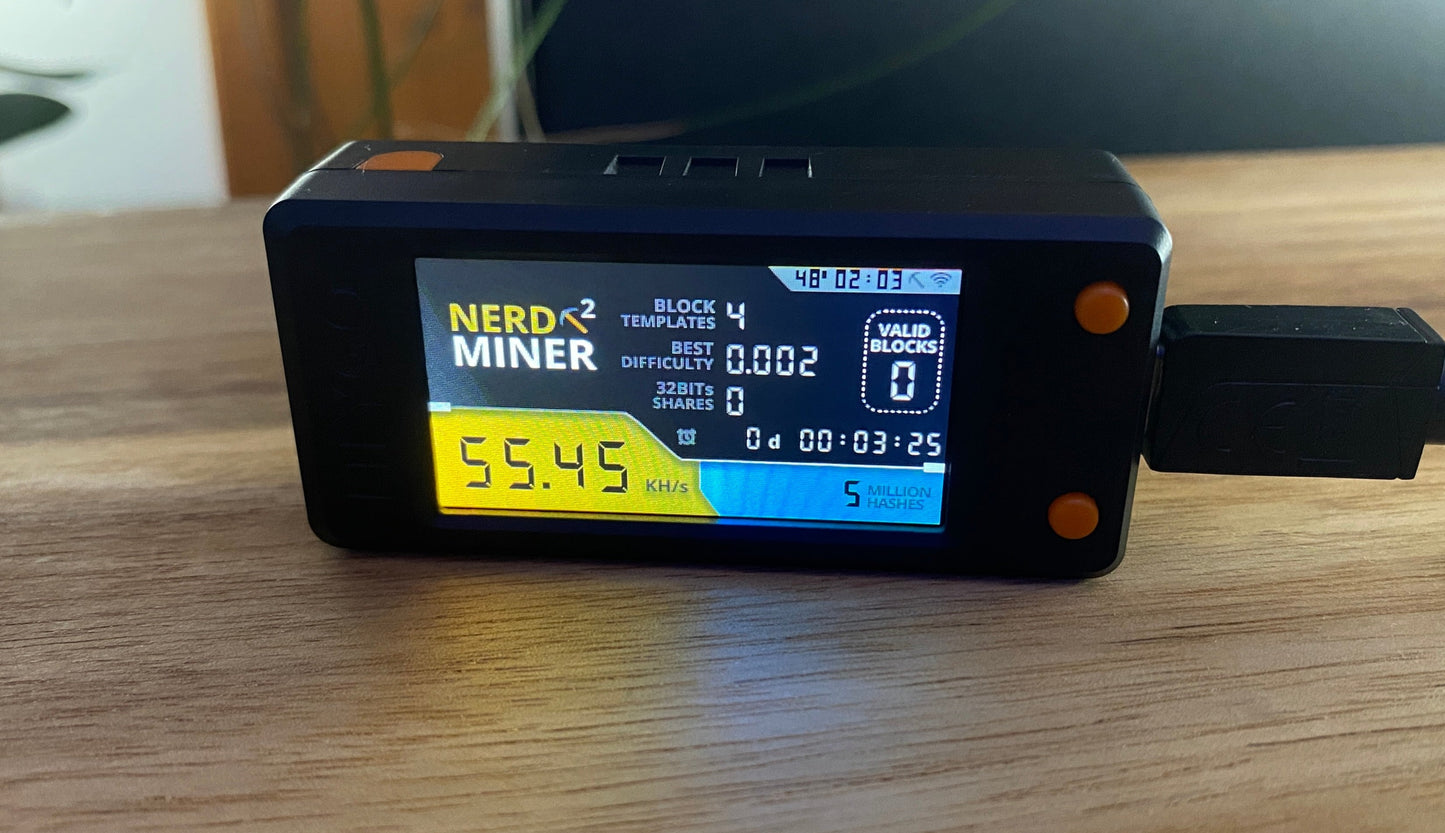 NerdMiner V2 - mit Gehäuse von Lilygo