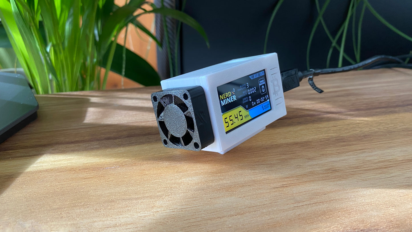NerdMiner V2 - mit Gehäuse von Makerversum