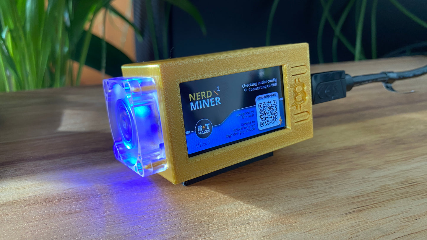 NerdMiner V2 - mit Gehäuse von Makerversum