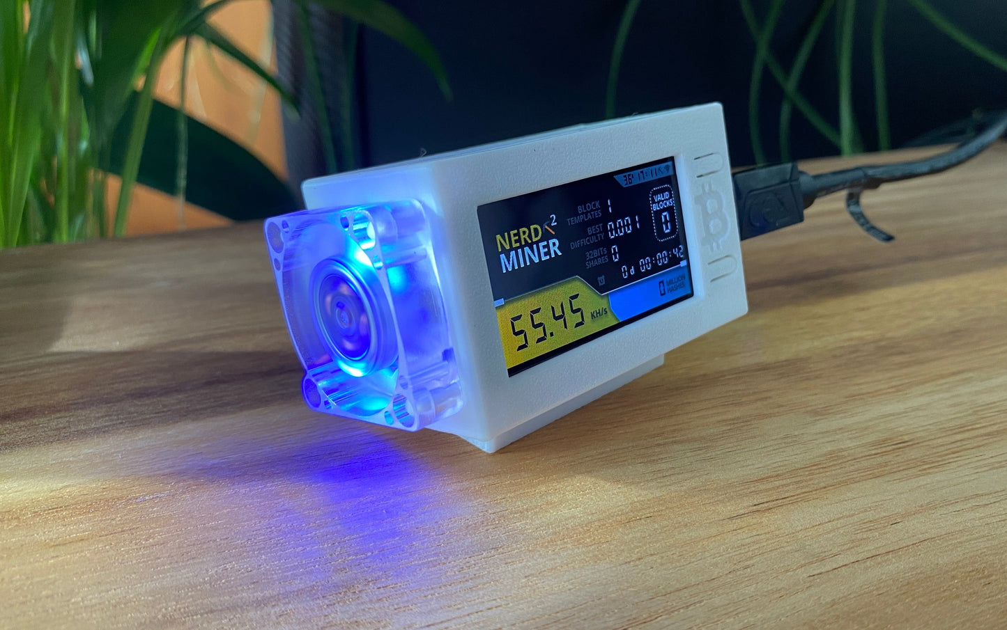 NerdMiner V2 - mit Gehäuse von Makerversum