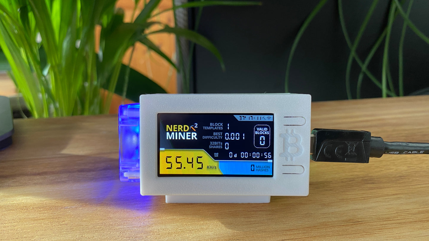 NerdMiner V2 - mit Gehäuse von Makerversum