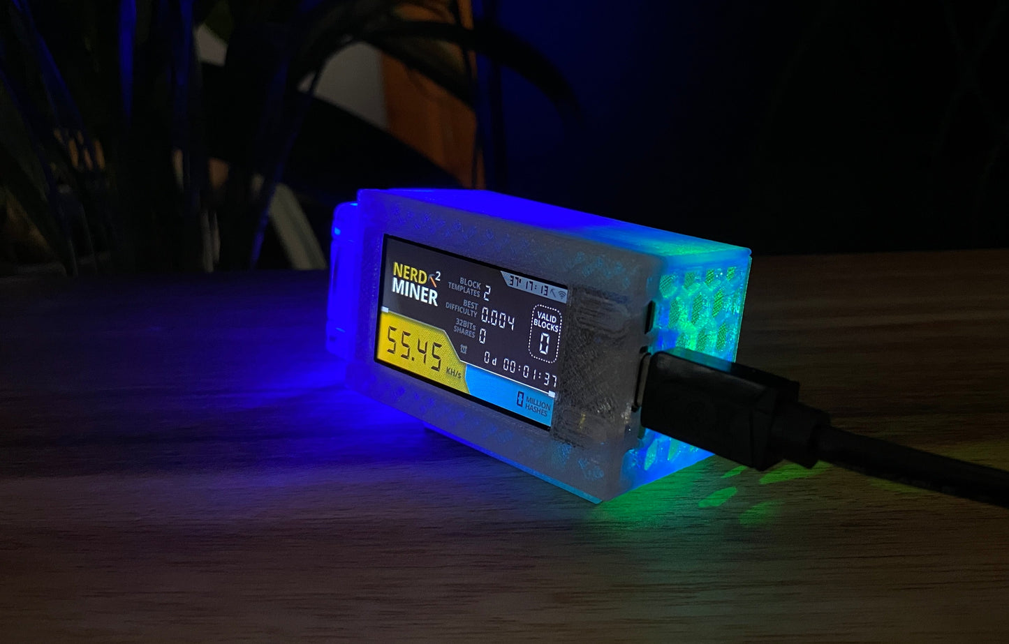NerdMiner V2 - mit Gehäuse von Makerversum