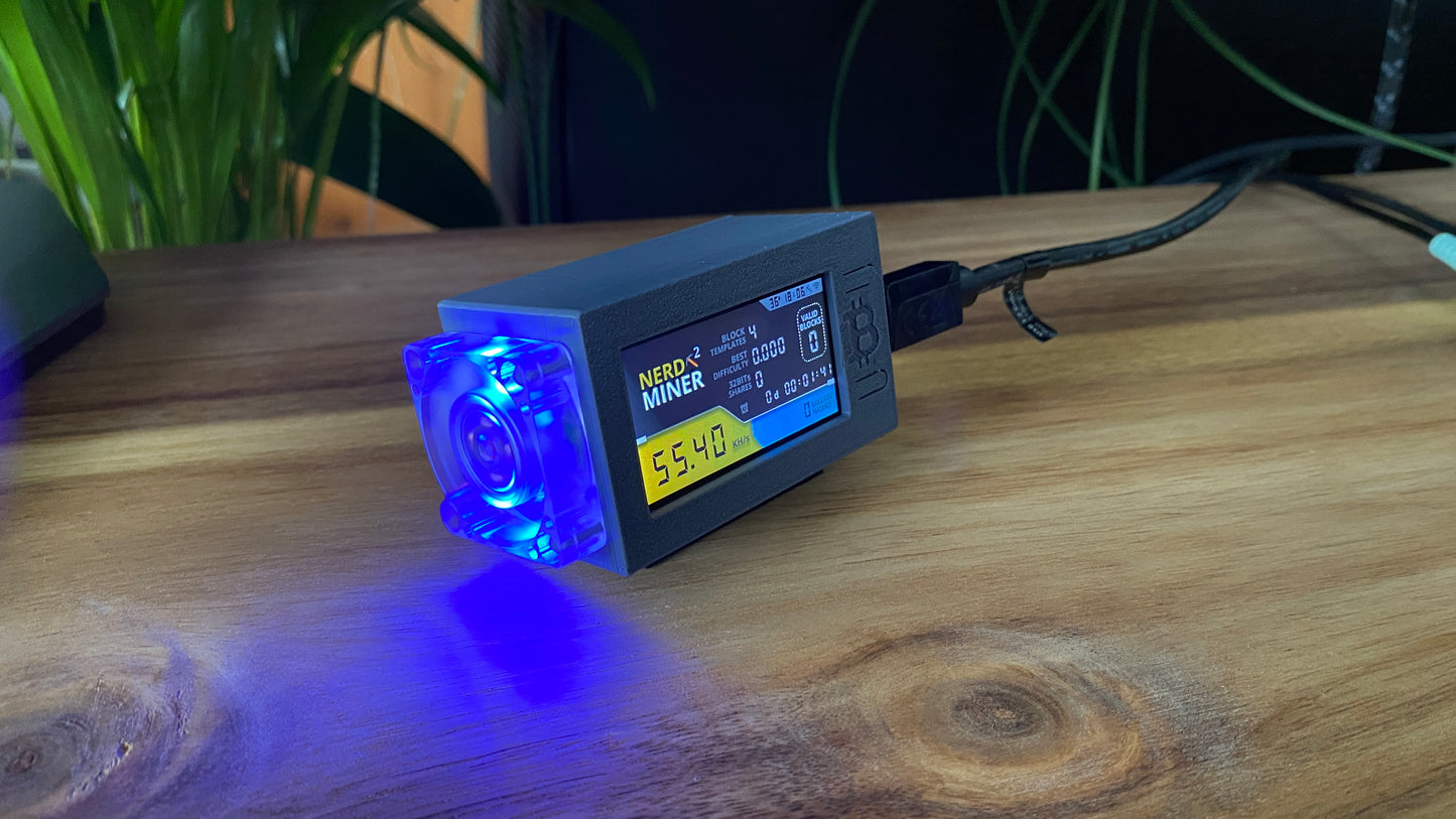 NerdMiner V2 - mit Gehäuse von Makerversum