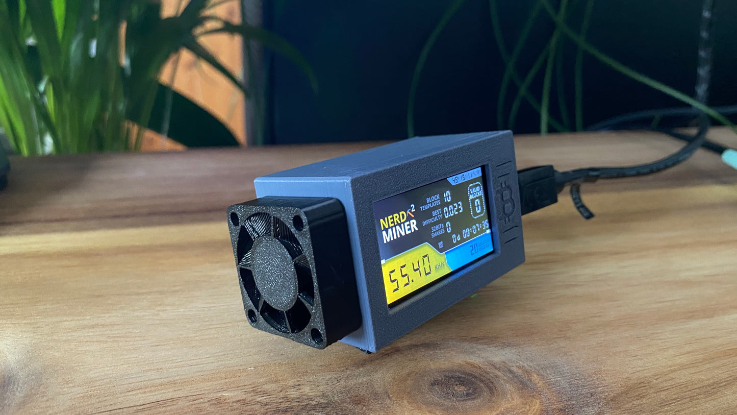 NerdMiner V2 - mit Gehäuse von Makerversum