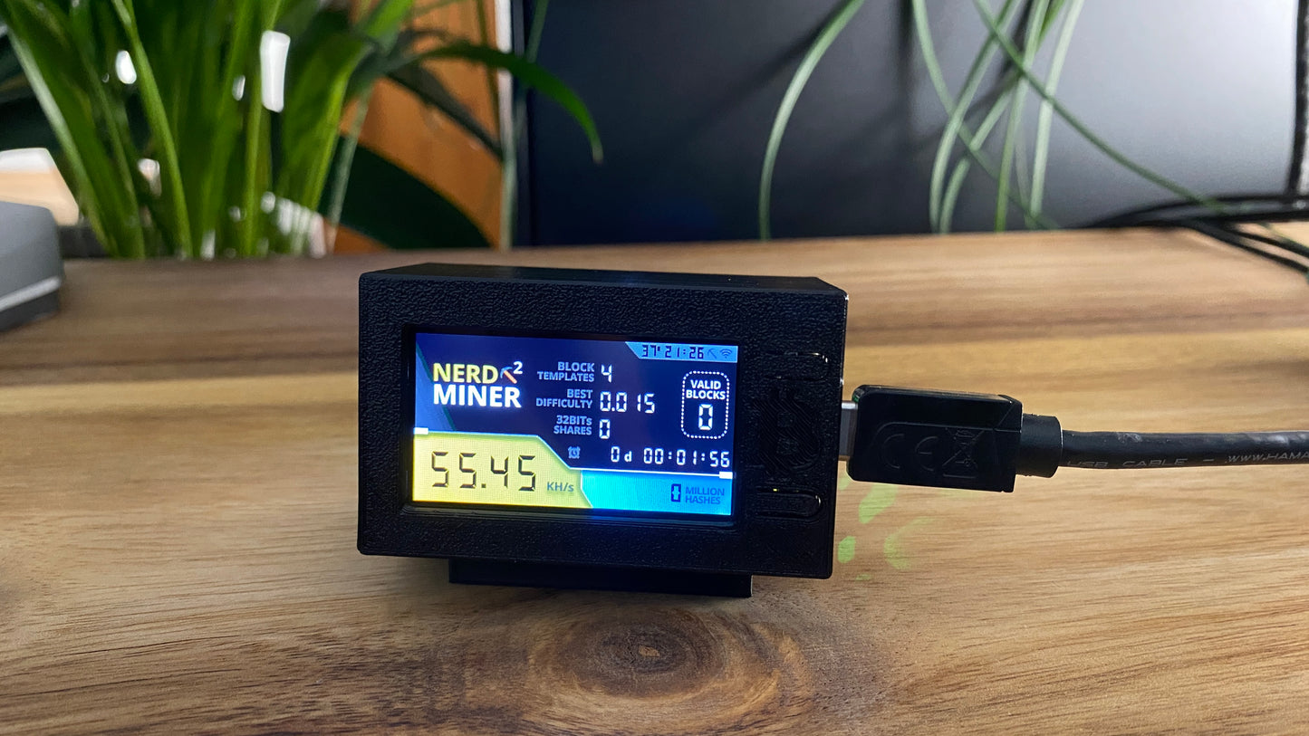 NerdMiner V2 - mit Gehäuse von Makerversum