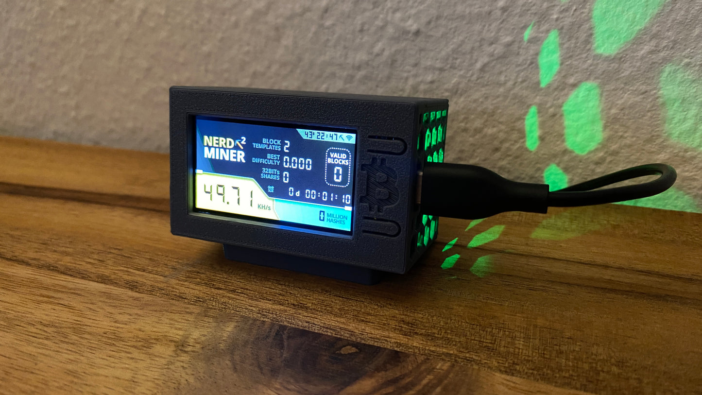 NerdMiner V2 - mit Gehäuse von Makerversum