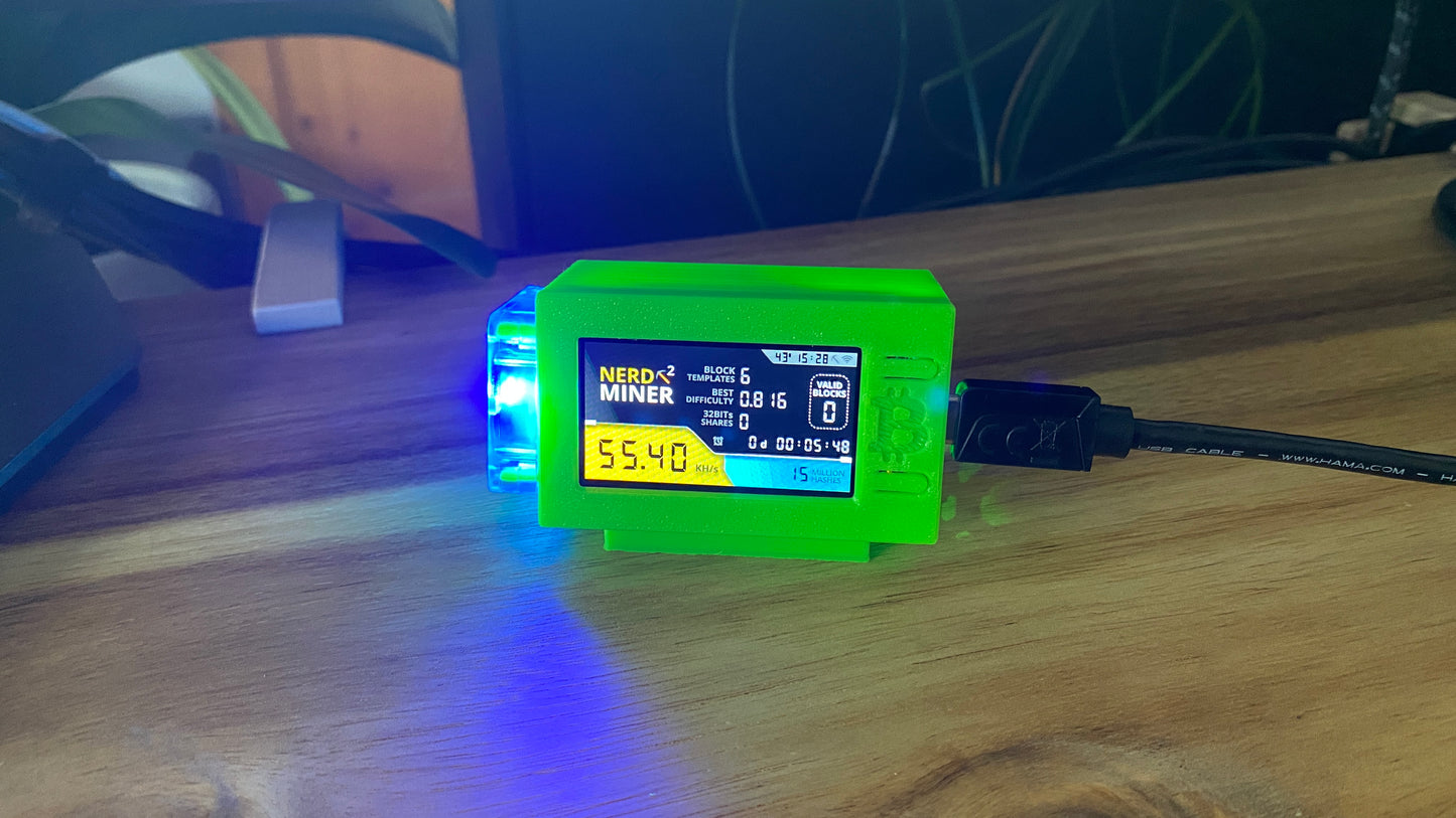 NerdMiner V2 - mit Gehäuse von Makerversum