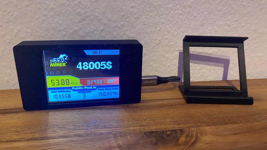 NerdMiner V2 - BigTouch from Makerversum