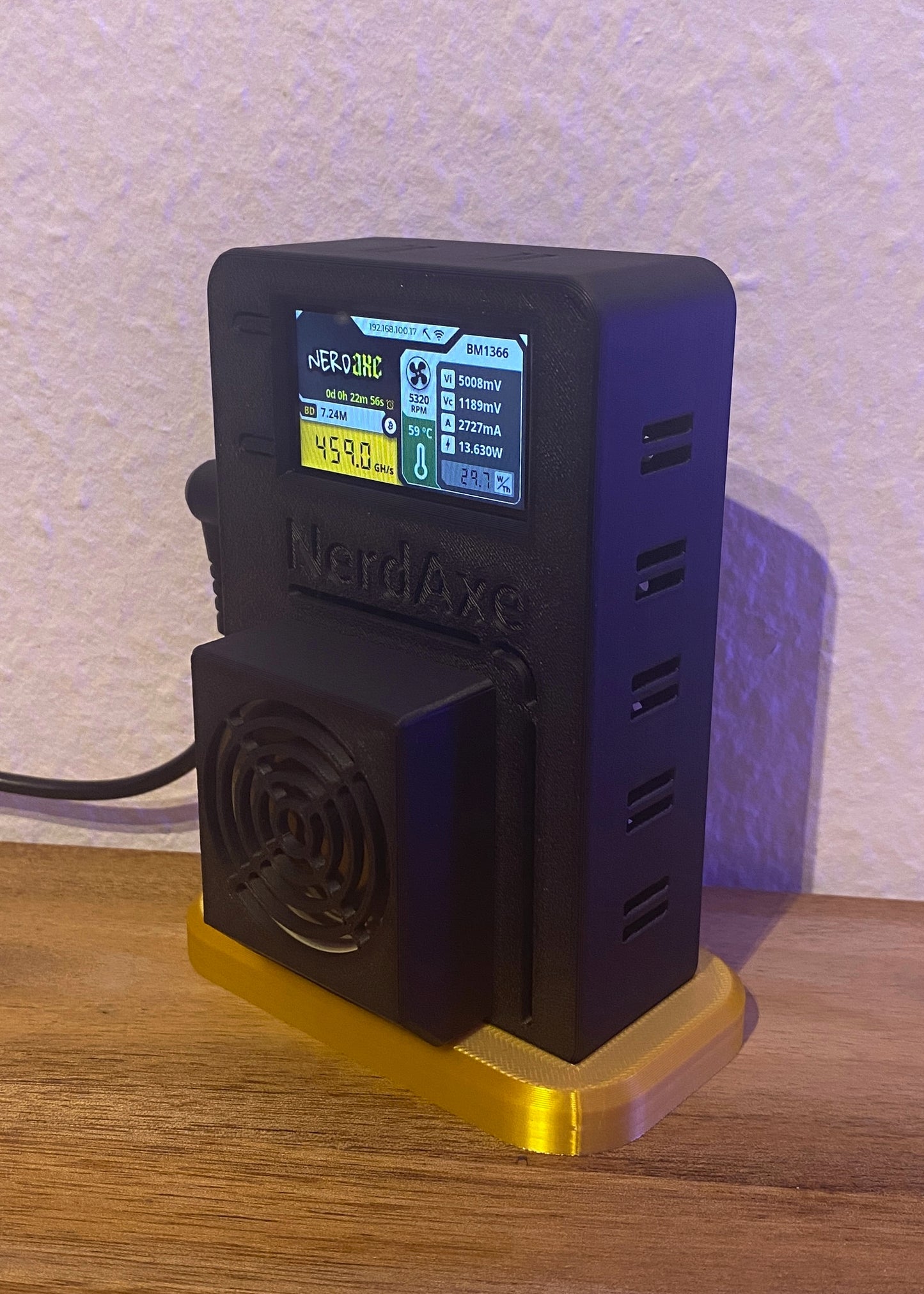 NerdAxe - 500 GH/s - avec boîtier de Makerversum