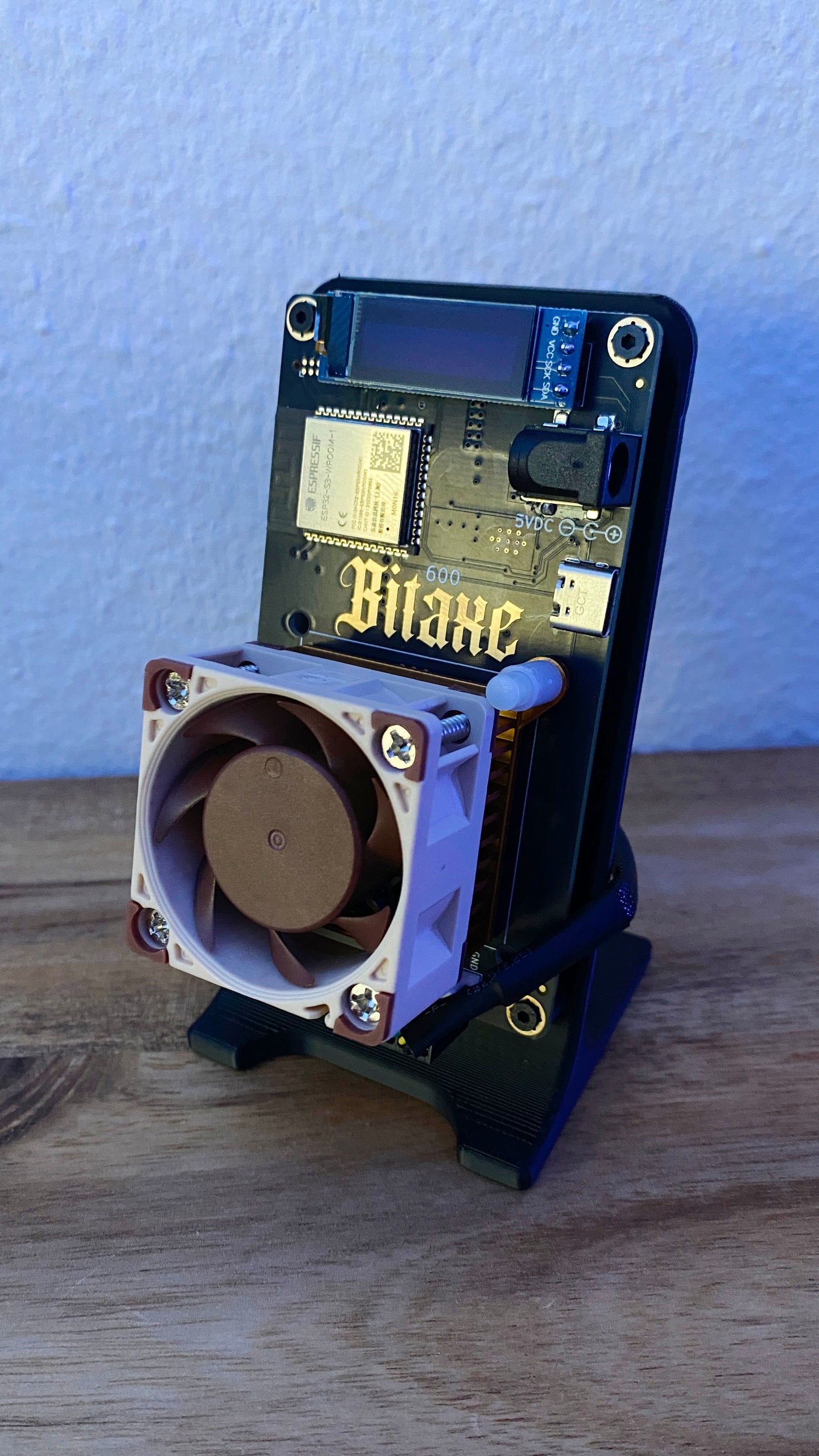 BitAxe Gamma - 1200 GH/s - with case from Makerversum