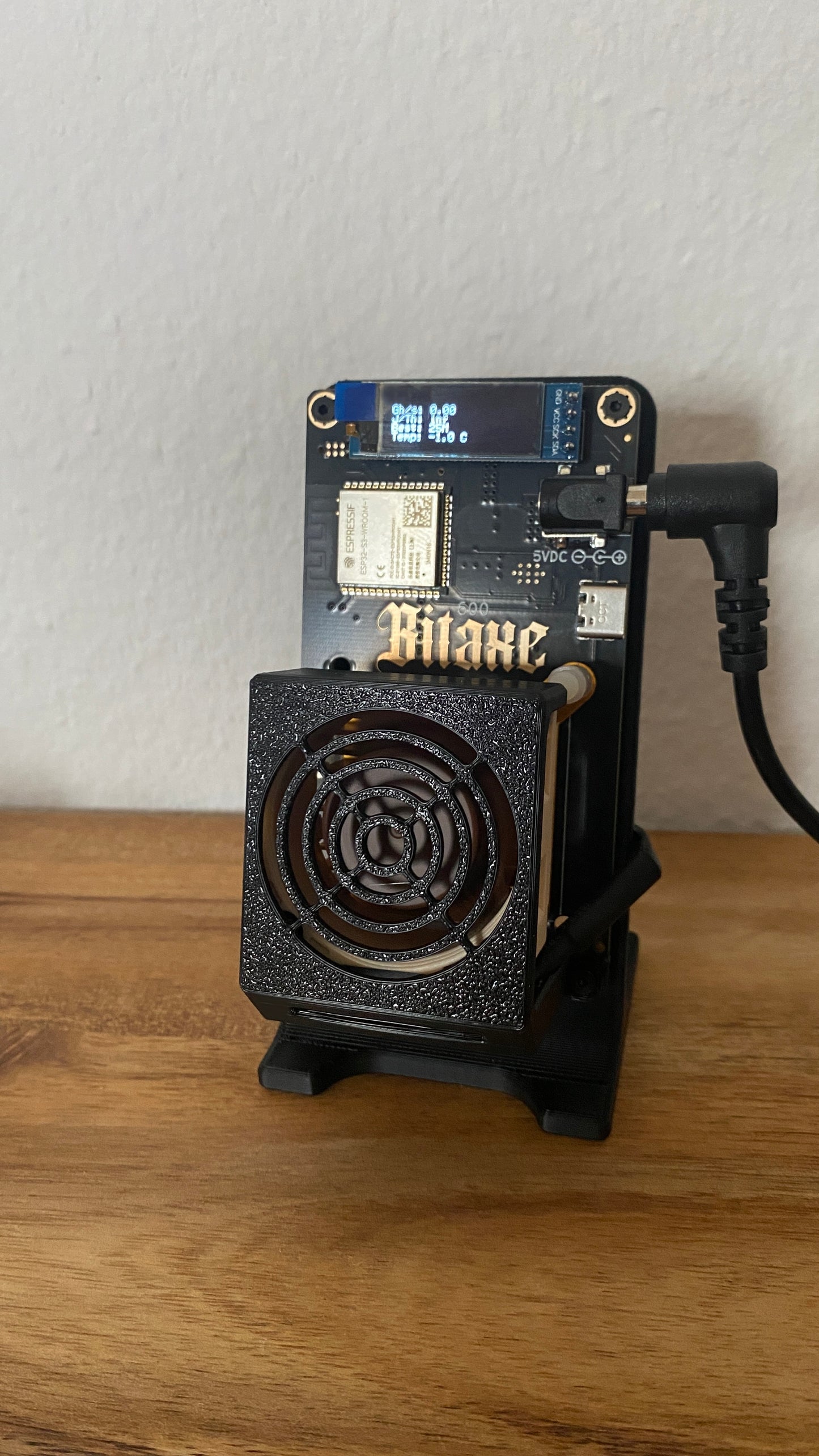 BitAxe Gamma - 1200 GH/s - with case from Makerversum