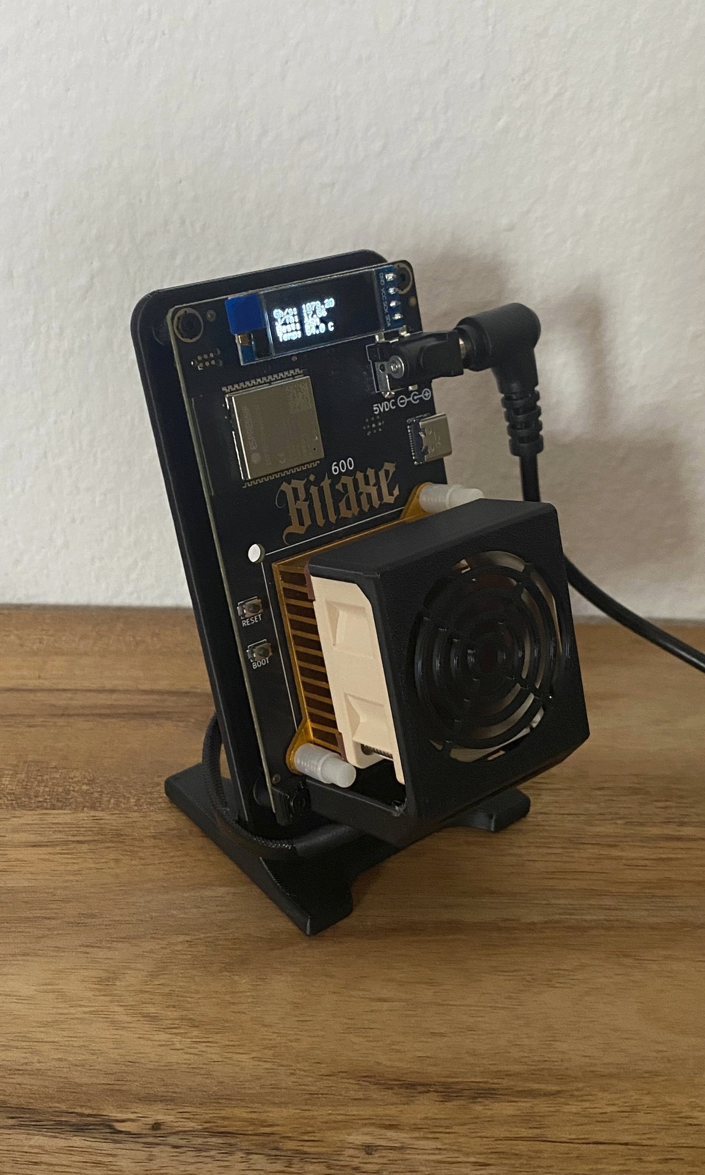 BitAxe Gamma - 1200 GH/s - with case from Makerversum
